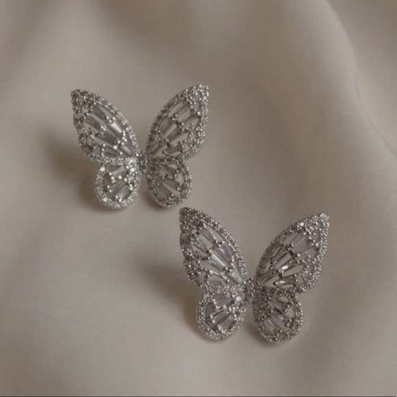 NEW SILVER SHINY BUTTERFLY STUD EARRINGS - Picture 2 of 6